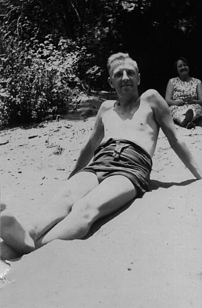 arvid6.jpg - With Signe in the background