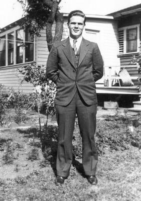 dud2.jpg - In the Pearson back yard.